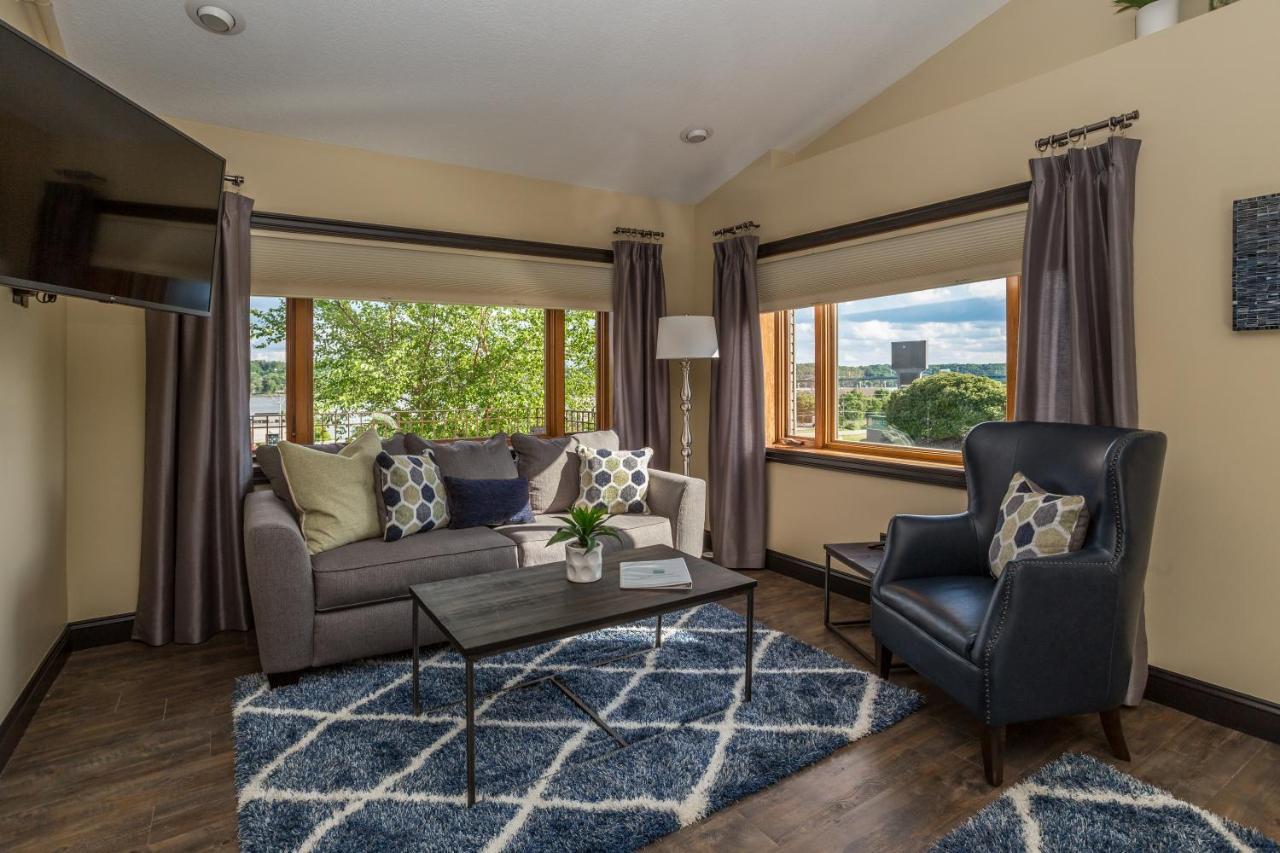 River View Lodge Le Claire Екстериор снимка